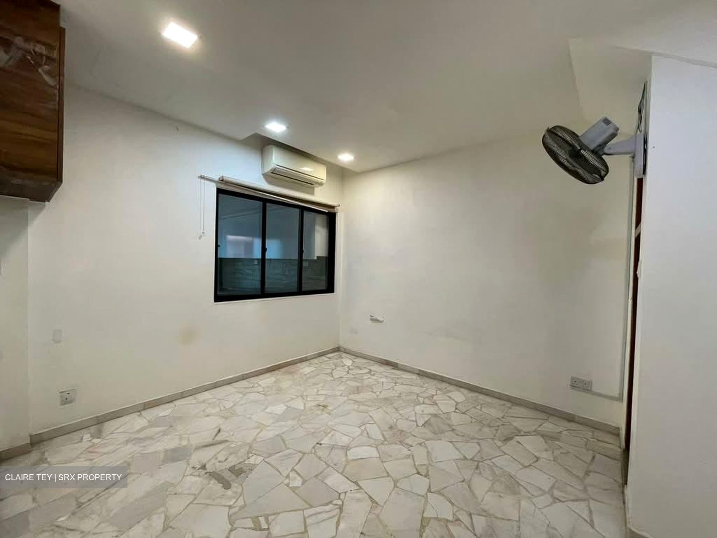 Hougang Avenue 1 (D19), Terrace #604815361